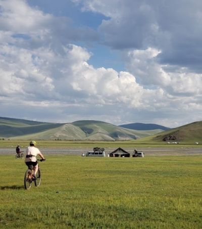 Jessica Moyer Cycling on the  tour with redspokes
